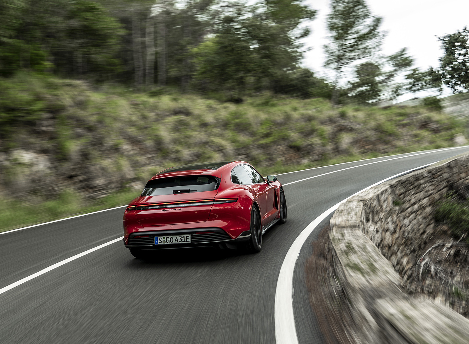 2022 Porsche Taycan GTS Sport Turismo (Color: Carmine Red) Rear Wallpapers #59 of 168