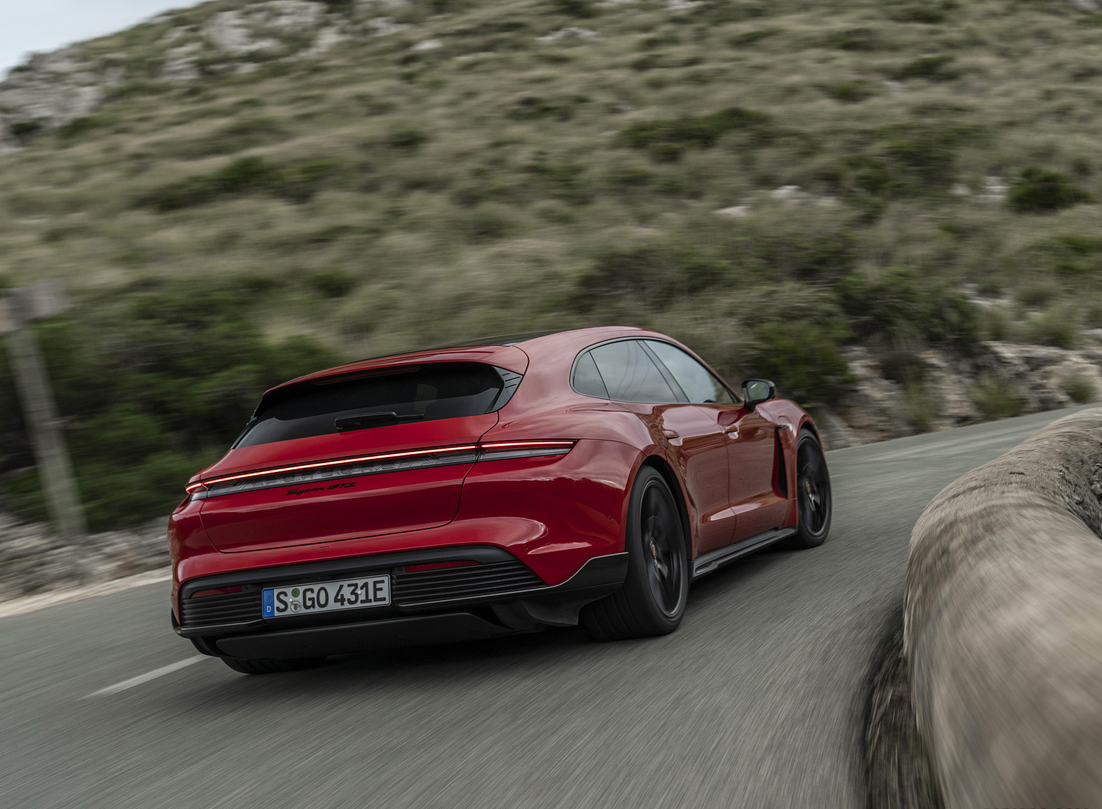 2022 Porsche Taycan GTS Sport Turismo (Color: Carmine Red) Rear Wallpapers #29 of 168