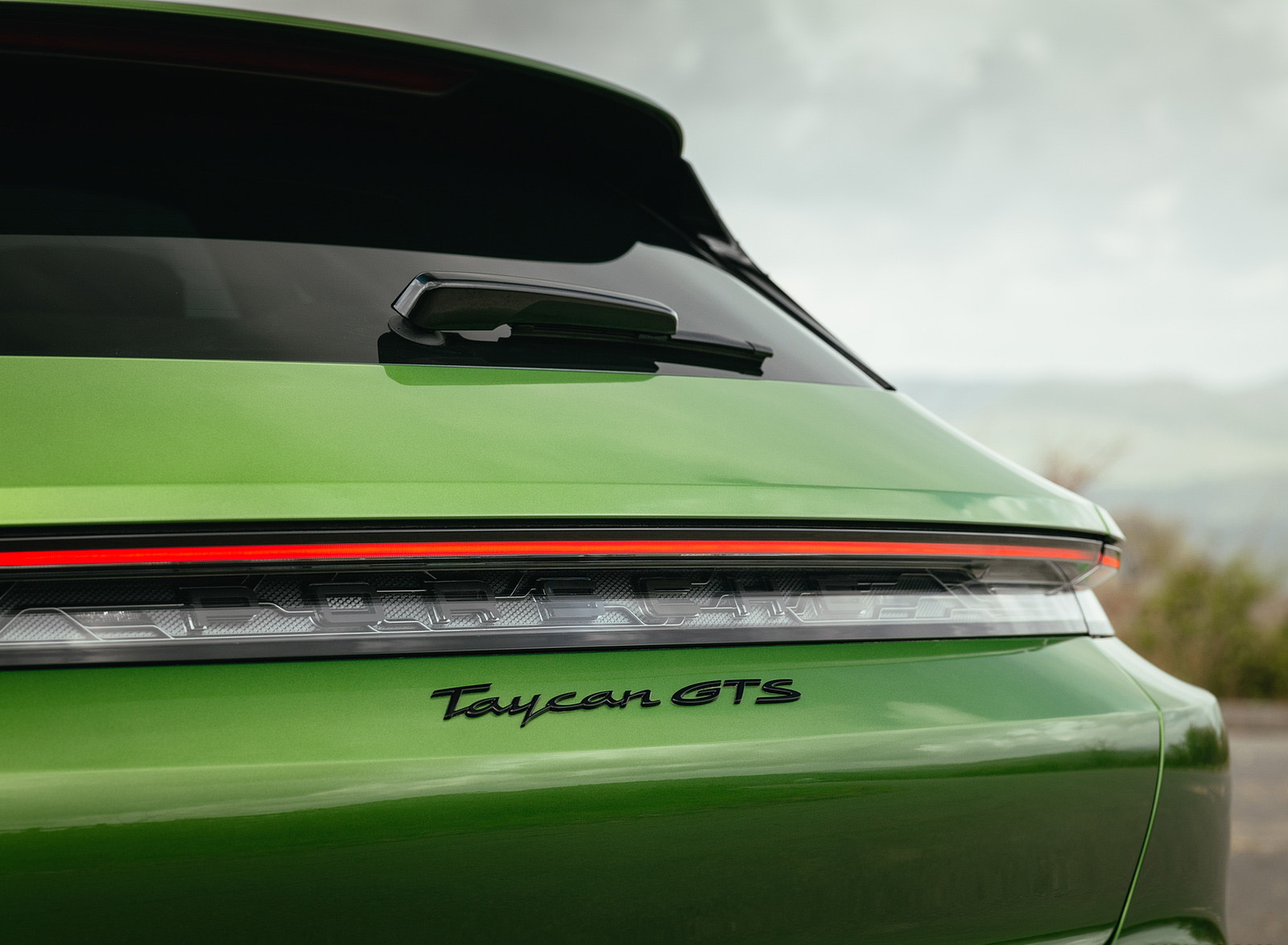 2022 Porsche Taycan GTS Sport Turismo (Color: Mamba Green Metallic) Detail Wallpapers #160 of 168