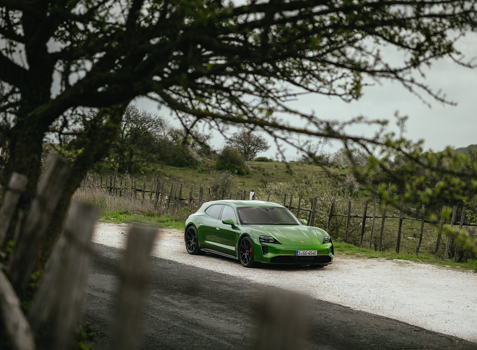 2022 Porsche Taycan GTS Sport Turismo (Color: Mamba Green Metallic) Front Three-Quarter Wallpapers #154 of 168