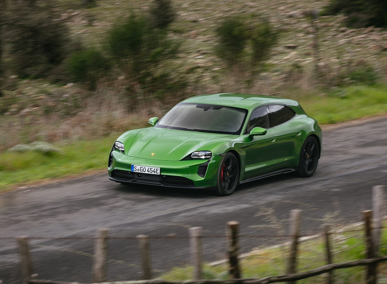 2022 Porsche Taycan GTS Sport Turismo (Color: Mamba Green Metallic) Front Three-Quarter Wallpapers #143 of 168