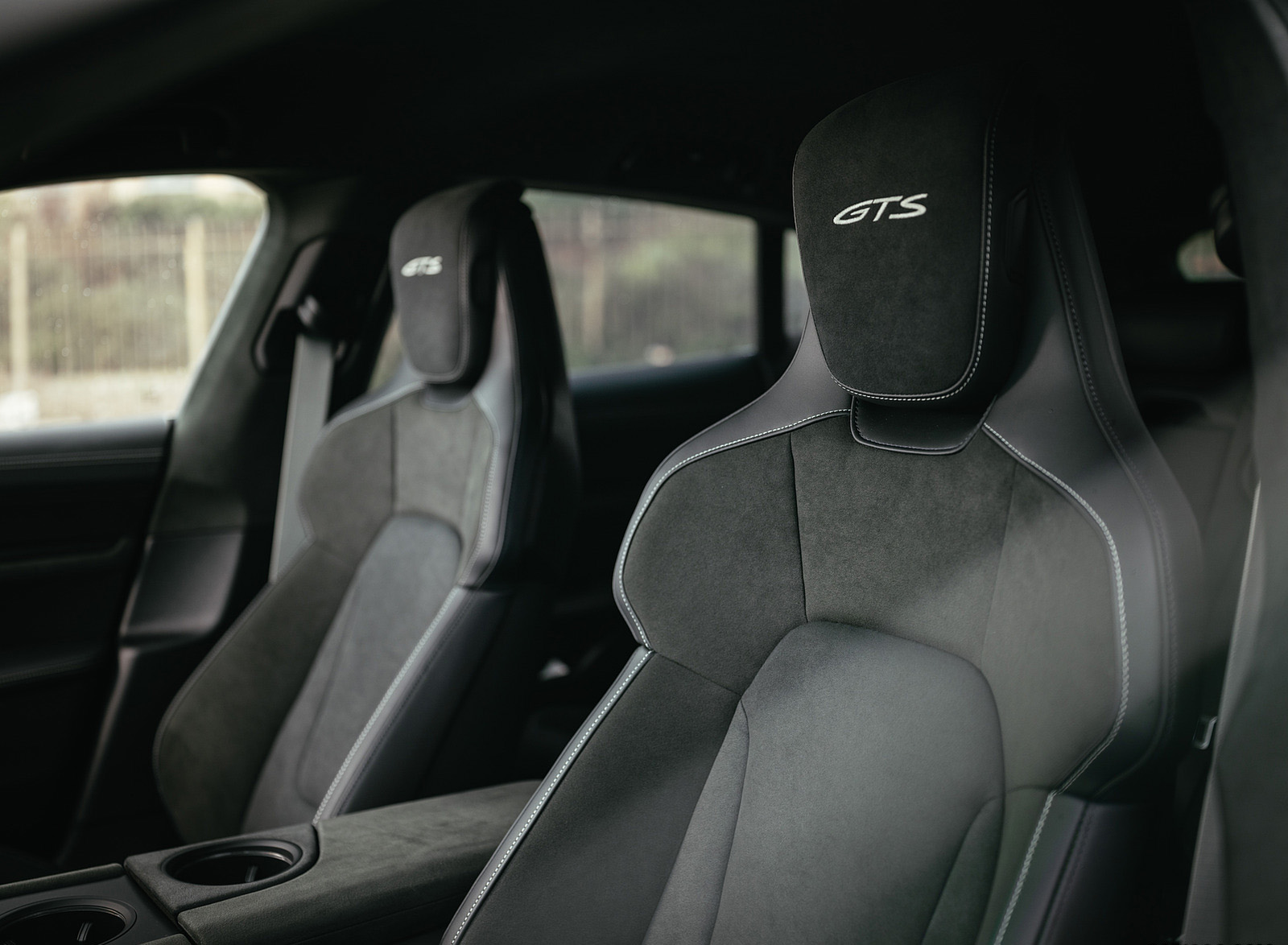 2022 Porsche Taycan GTS Sport Turismo (Color: Mamba Green Metallic) Interior Front Seats Wallpapers #167 of 168
