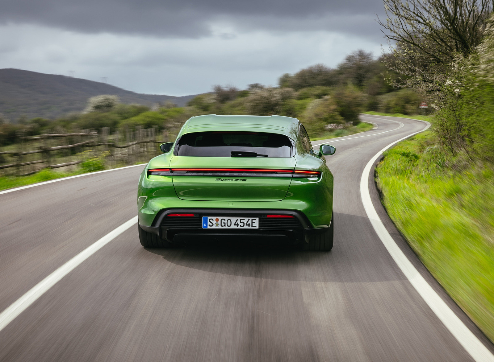 2022 Porsche Taycan GTS Sport Turismo (Color: Mamba Green Metallic) Rear Wallpapers #141 of 168