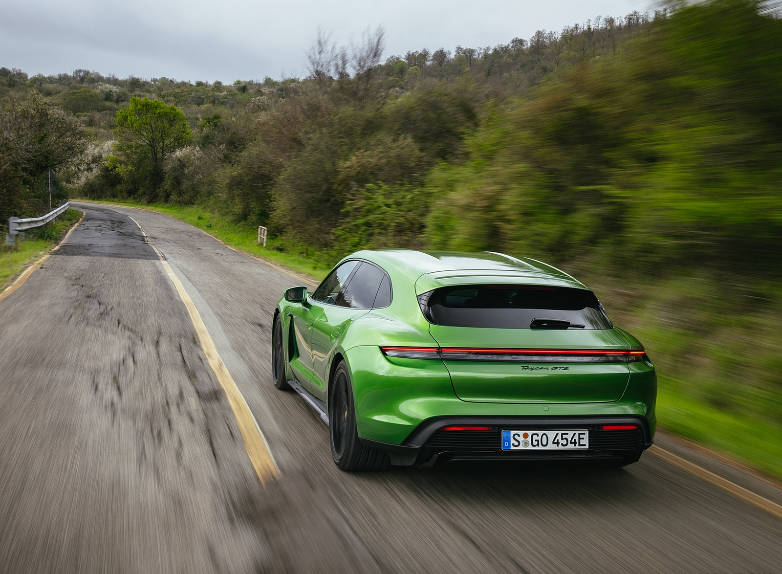 2022 Porsche Taycan GTS Sport Turismo (Color: Mamba Green Metallic) Rear Wallpapers #137 of 168