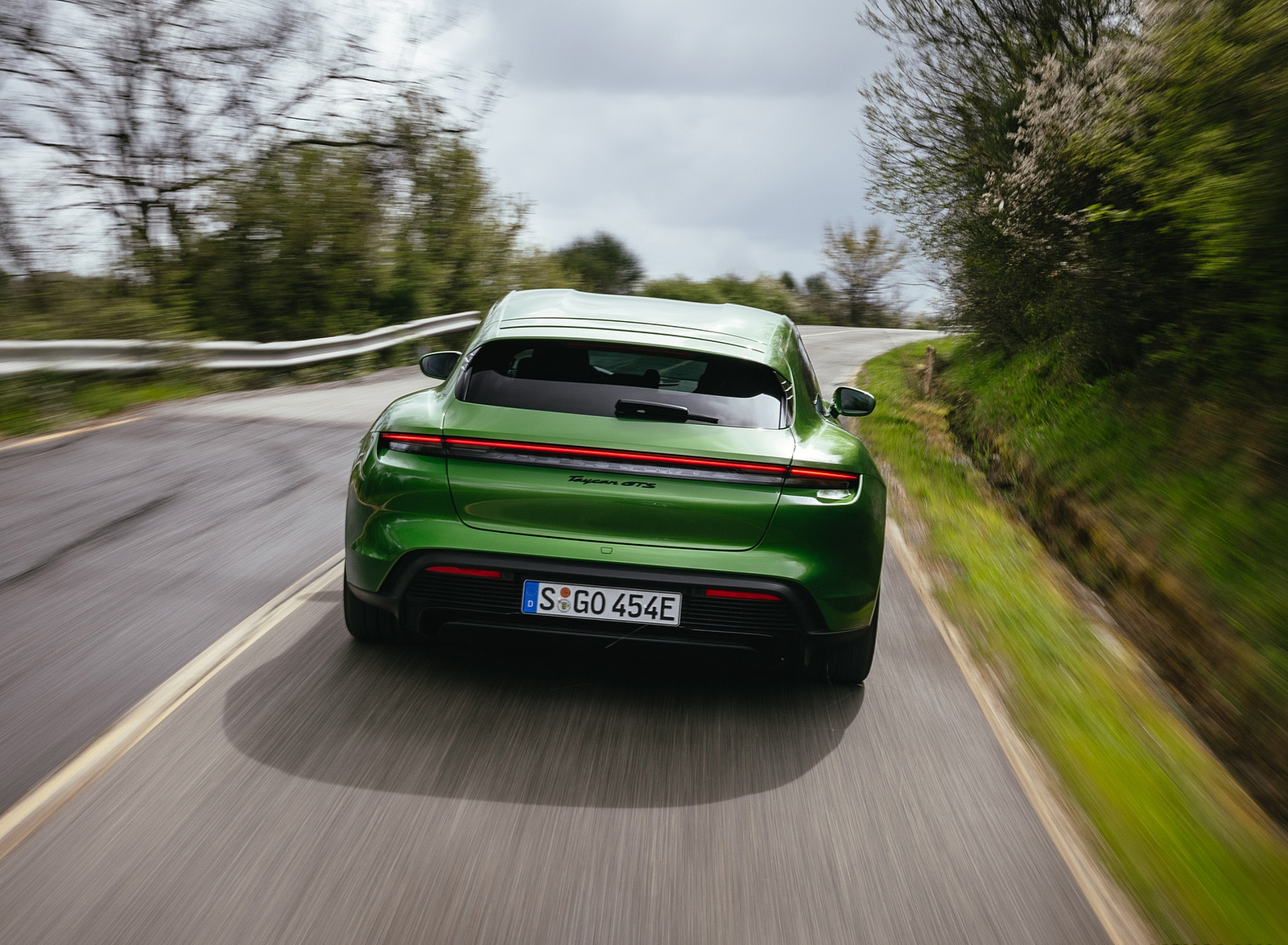 2022 Porsche Taycan GTS Sport Turismo (Color: Mamba Green Metallic) Rear Wallpapers #142 of 168