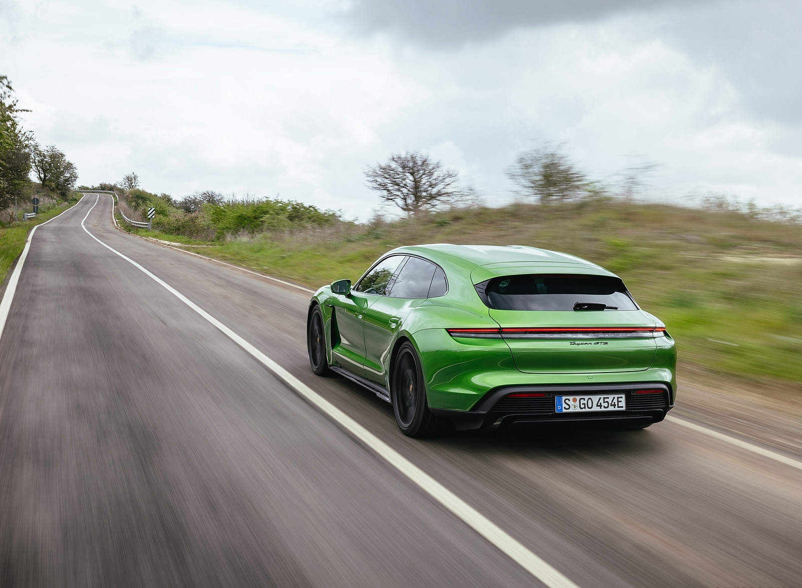 2022 Porsche Taycan GTS Sport Turismo (Color: Mamba Green Metallic) Rear Wallpapers #138 of 168