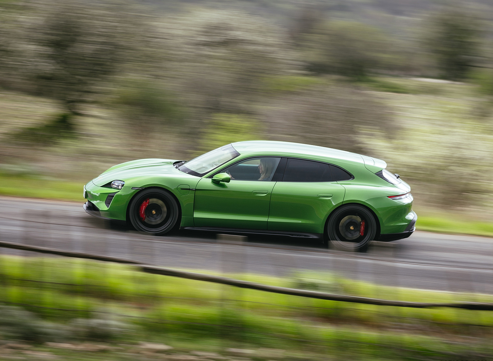 2022 Porsche Taycan GTS Sport Turismo (Color: Mamba Green Metallic) Side Wallpapers #145 of 168