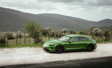 2022 Porsche Taycan GTS Sport Turismo (Color: Mamba Green Metallic) Side Wallpapers 450x275 (148)