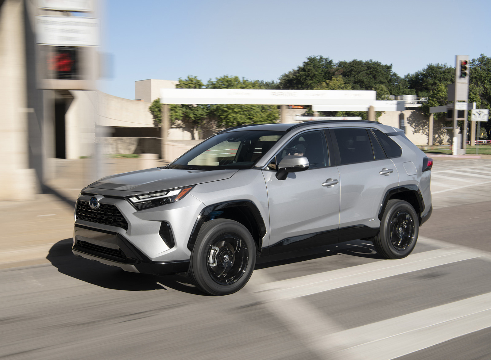 2022 Toyota RAV4 SE Hybrid Front Three-Quarter Wallpapers (5)