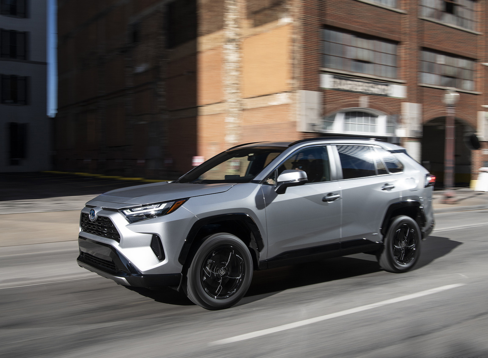 2022 Toyota RAV4 SE Hybrid Front Three-Quarter Wallpapers (1)