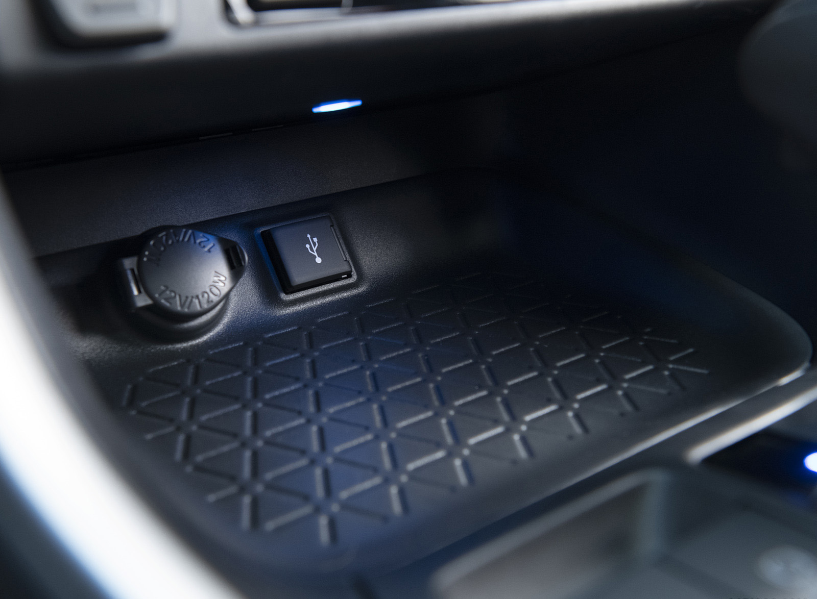 2022 Toyota RAV4 SE Hybrid Interior Detail Wallpapers #23 of 42