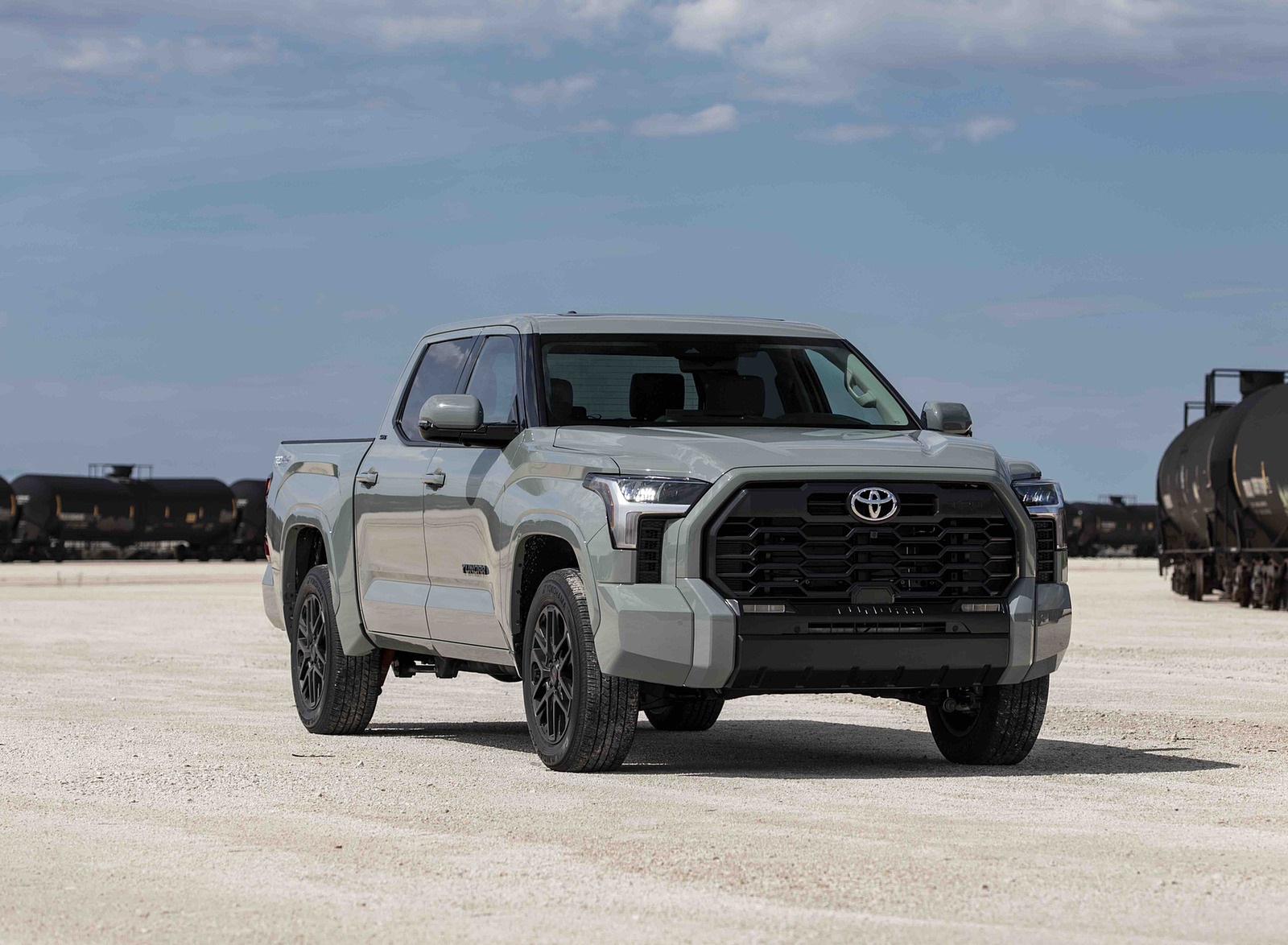 2022 Toyota Tundra SR5 TRD Sport (Color: Lunar Rock) Front Wallpapers #4 of 7