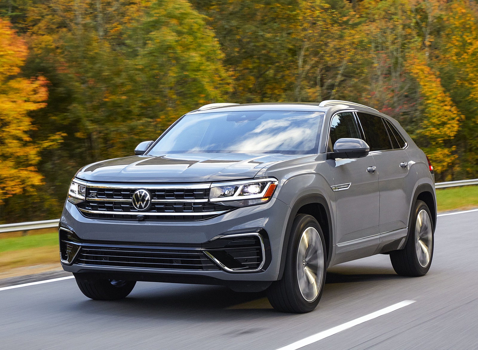 2022 Volkswagen Atlas Cross Sport Front Three-Quarter Wallpapers (1). Download Wallpaper