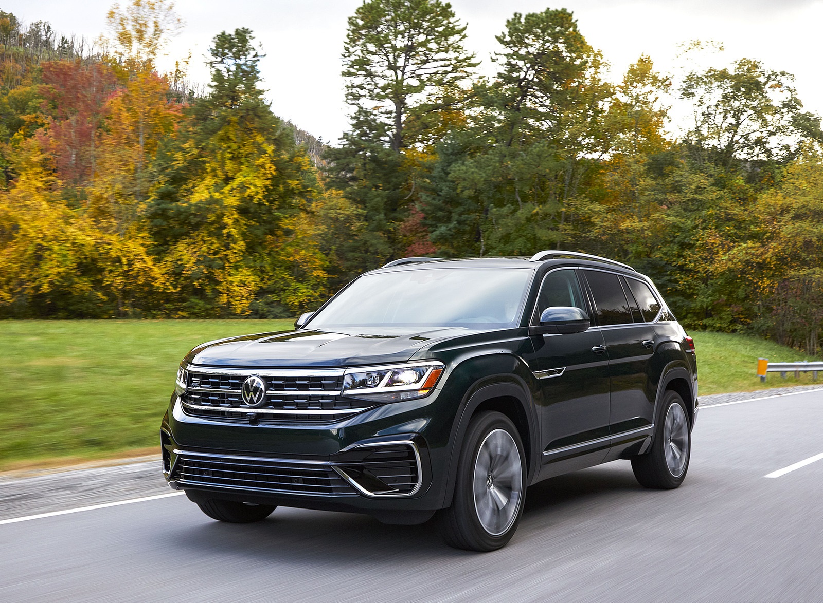 2022 Volkswagen Atlas Front Three-Quarter Wallpapers (3)