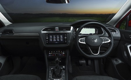 2022 Volkswagen Tiguan Allspace Elegance (UK-Spec) Interior Cockpit Wallpapers 450x275 (30)