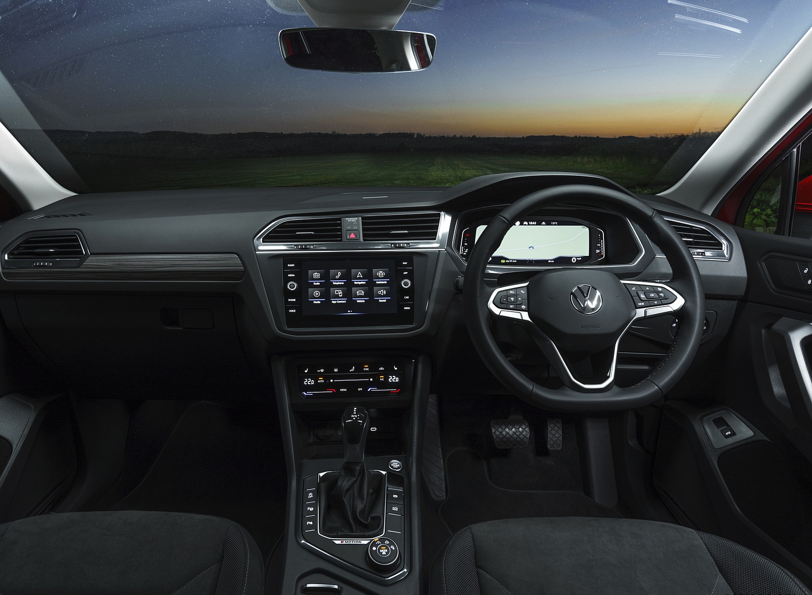 2022 Volkswagen Tiguan Allspace Elegance (UK-Spec) Interior Cockpit Wallpapers #30 of 38