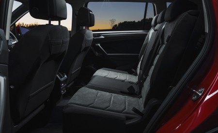2022 Volkswagen Tiguan Allspace Elegance (UK-Spec) Interior Rear Seats Wallpapers 450x275 (34)
