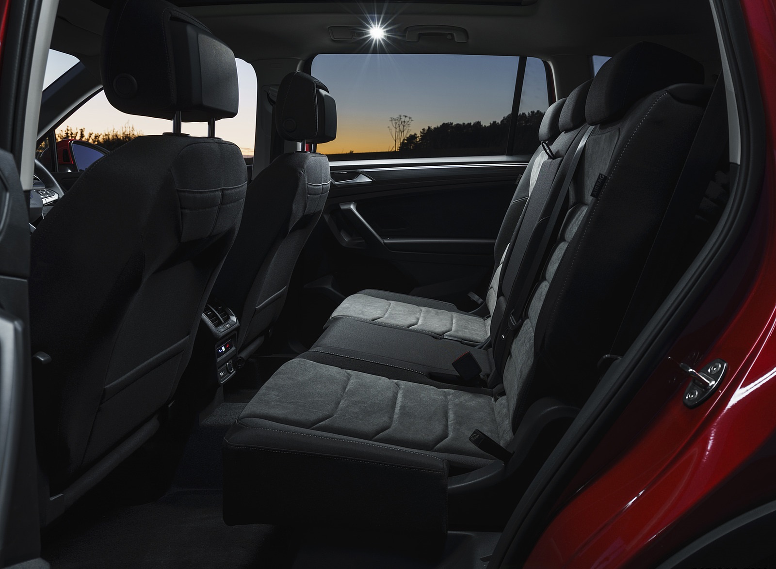 2022 Volkswagen Tiguan Allspace Elegance (UK-Spec) Interior Rear Seats Wallpapers #34 of 38