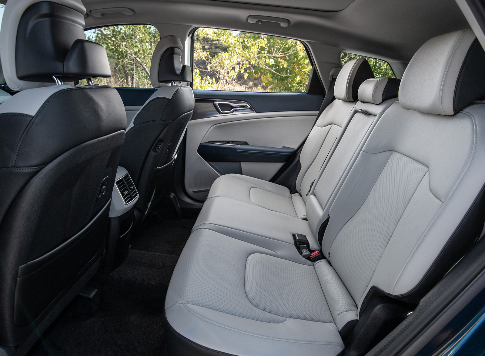 2023 Kia Sportage Hybrid Interior Rear Seats Wallpapers #36 of 38