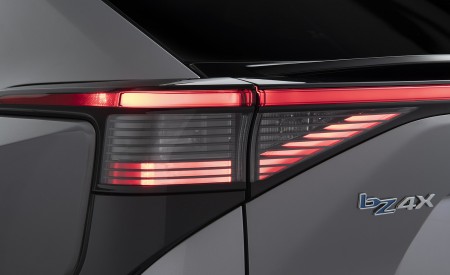 2023 Toyota bZ4X Limited (Color: Heavy Metal; US-Spec) Tail Light Wallpapers 450x275 (18)