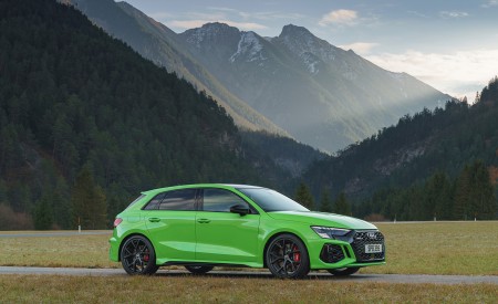 2022 Audi RS 3 Sportback Launch Edition (UK-Spec) Front Three-Quarter Wallpapers 450x275 (49)