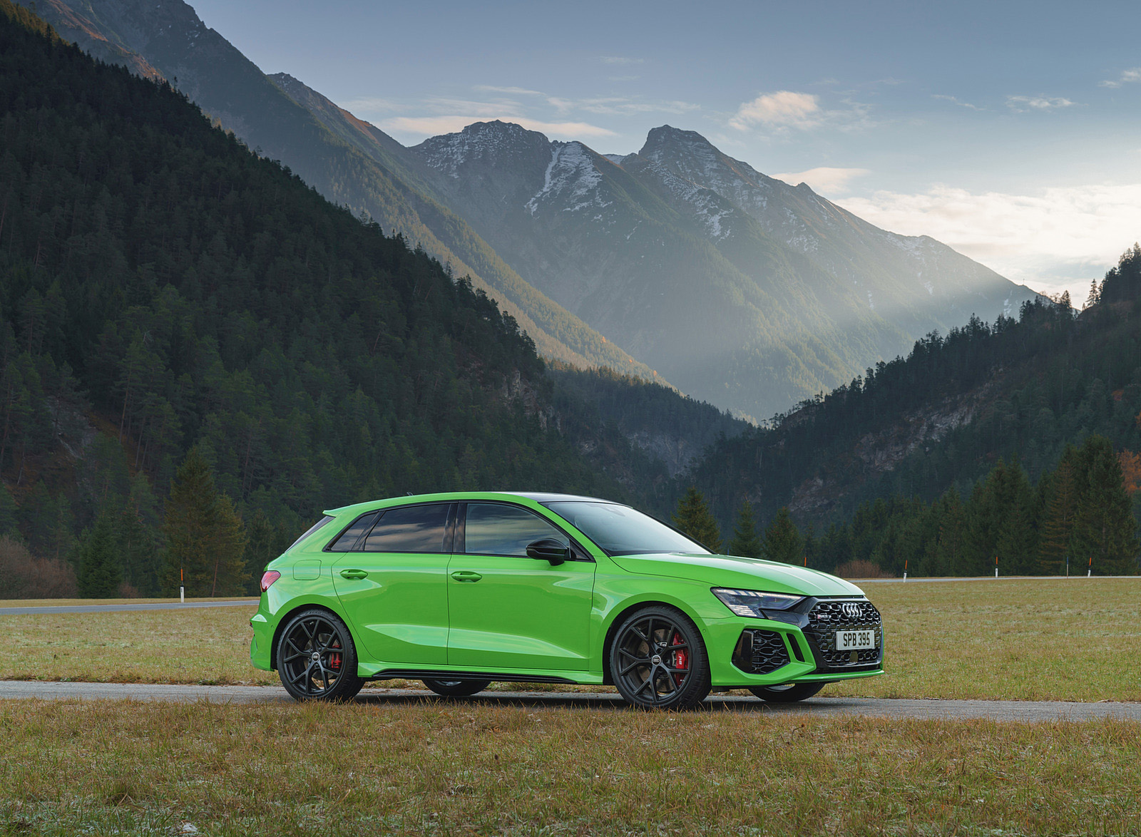 2022 Audi RS 3 Sportback Launch Edition (UK-Spec) Front Three-Quarter Wallpapers #49 of 115