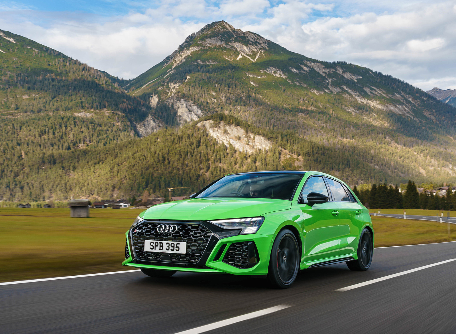 2022 Audi RS 3 Sportback Launch Edition (UK-Spec) Front Three-Quarter Wallpapers #17 of 115