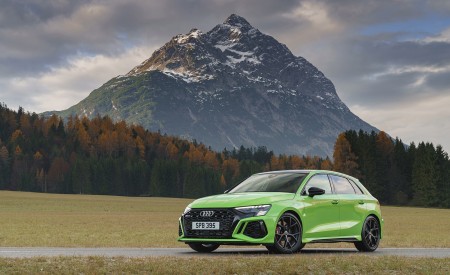 2022 Audi RS 3 Sportback Launch Edition (UK-Spec) Front Three-Quarter Wallpapers 450x275 (51)