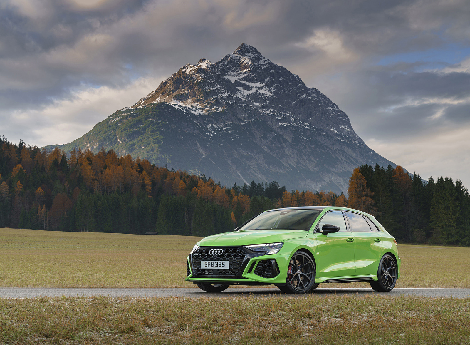 2022 Audi RS 3 Sportback Launch Edition (UK-Spec) Front Three-Quarter Wallpapers #51 of 115