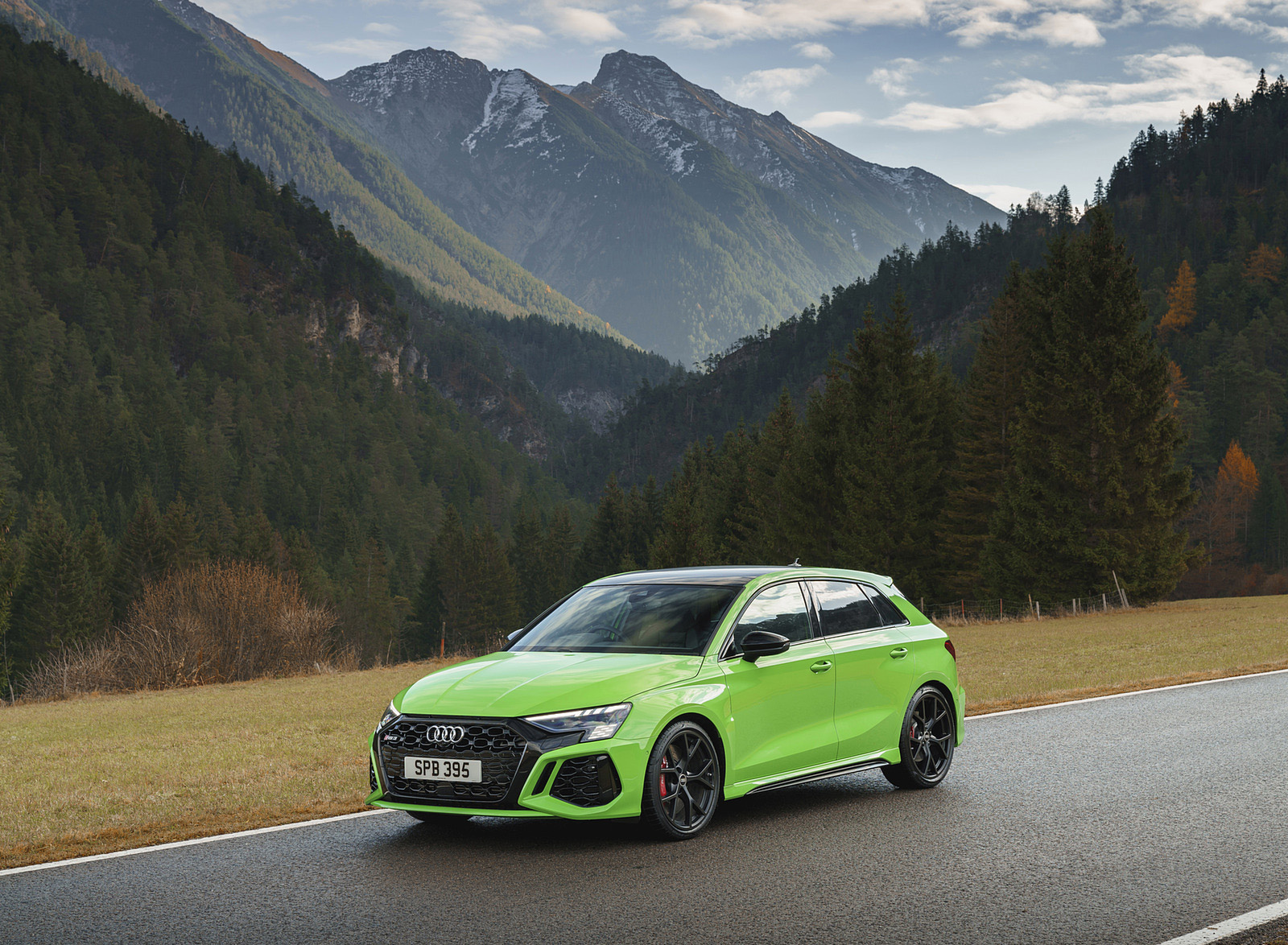 2022 Audi RS 3 Sportback Launch Edition (UK-Spec) Front Three-Quarter Wallpapers #48 of 115