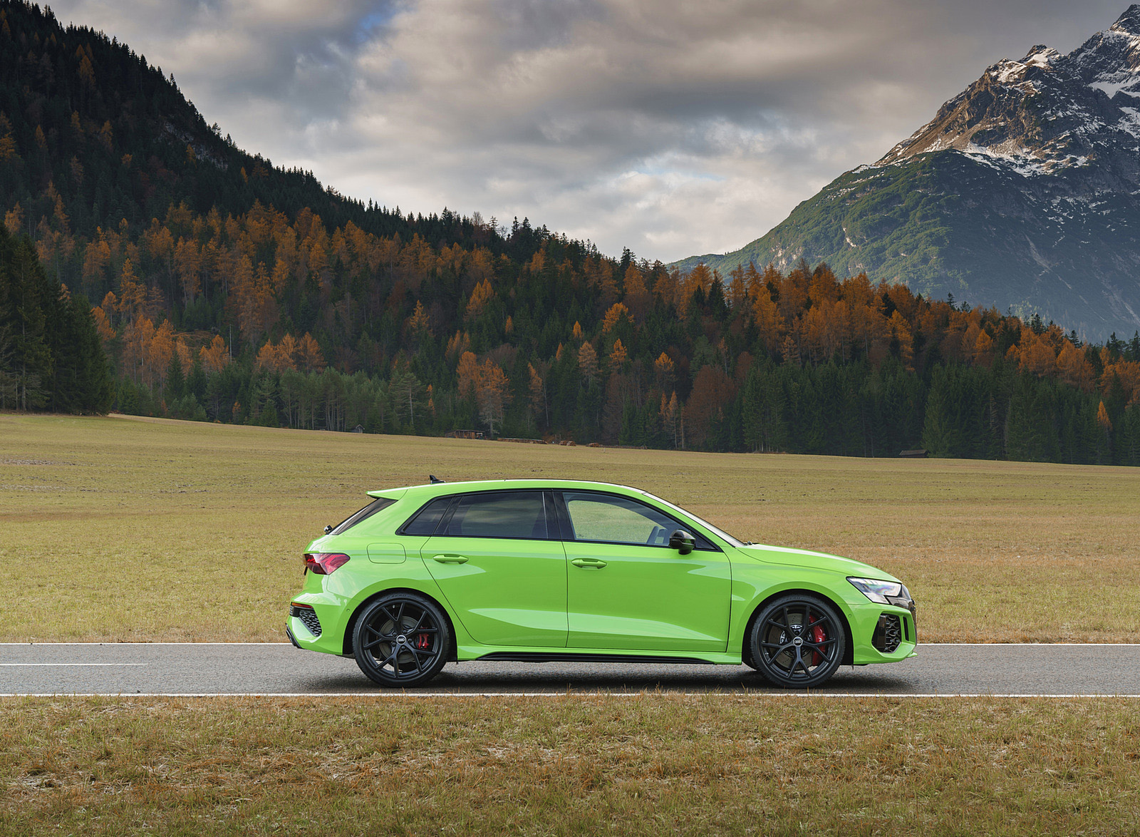 2022 Audi RS 3 Sportback Launch Edition (UK-Spec) Side Wallpapers #56 of 115