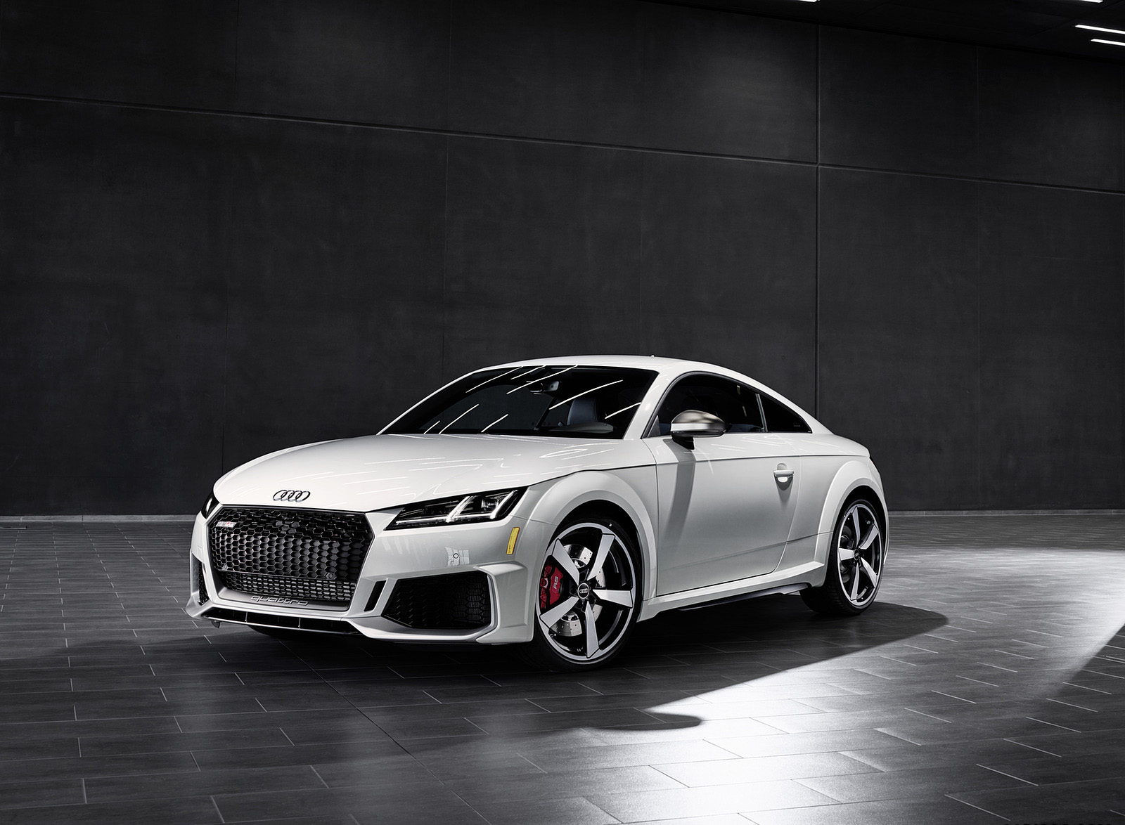 2022 Audi TT RS Heritage Edition (Color: Alpine White) Front Three-Quarter Wallpapers #4 of 14