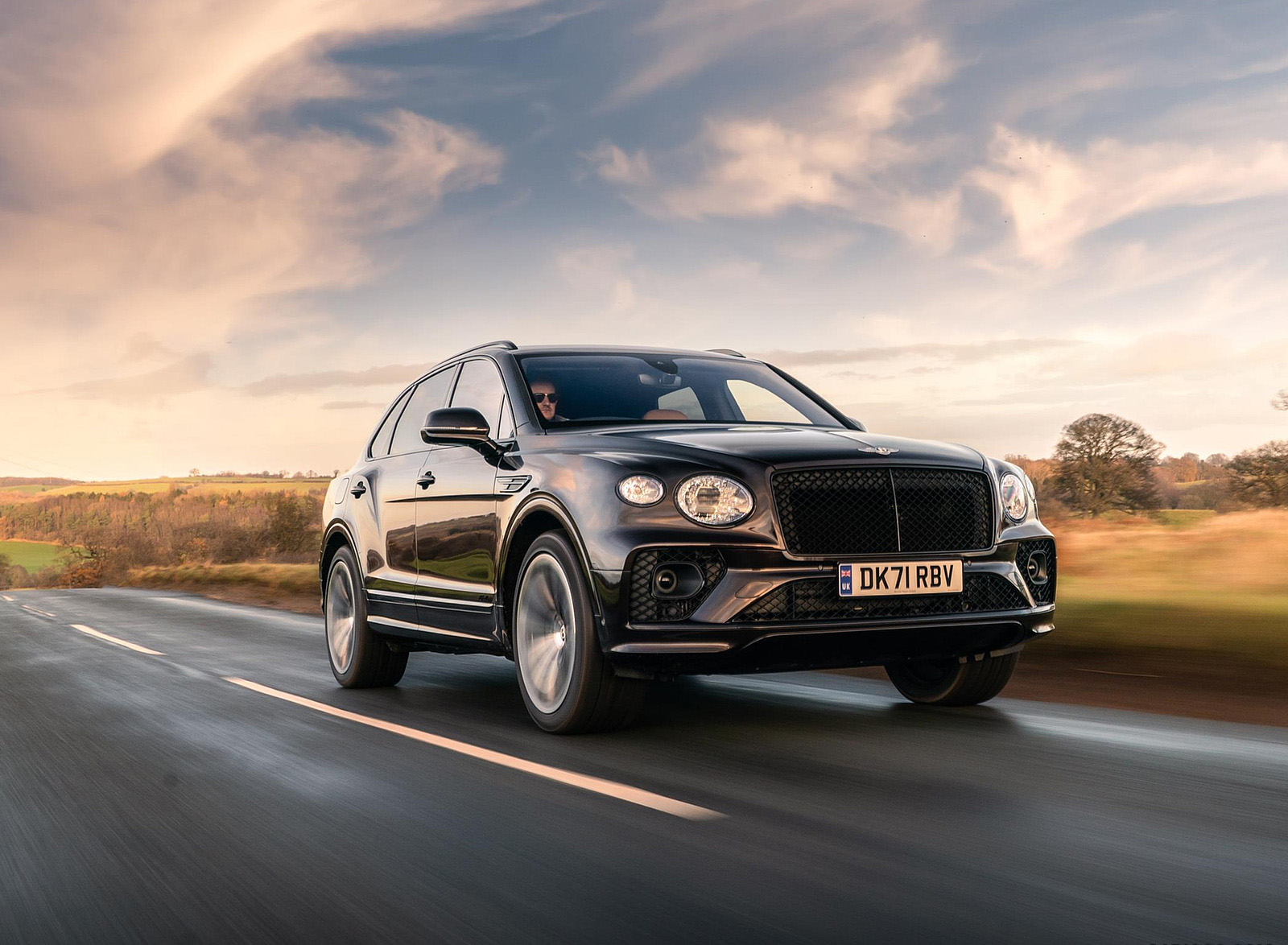 2022 Bentley Bentayga Outdoor Pursuits Front Three-Quarter Wallpapers (1)