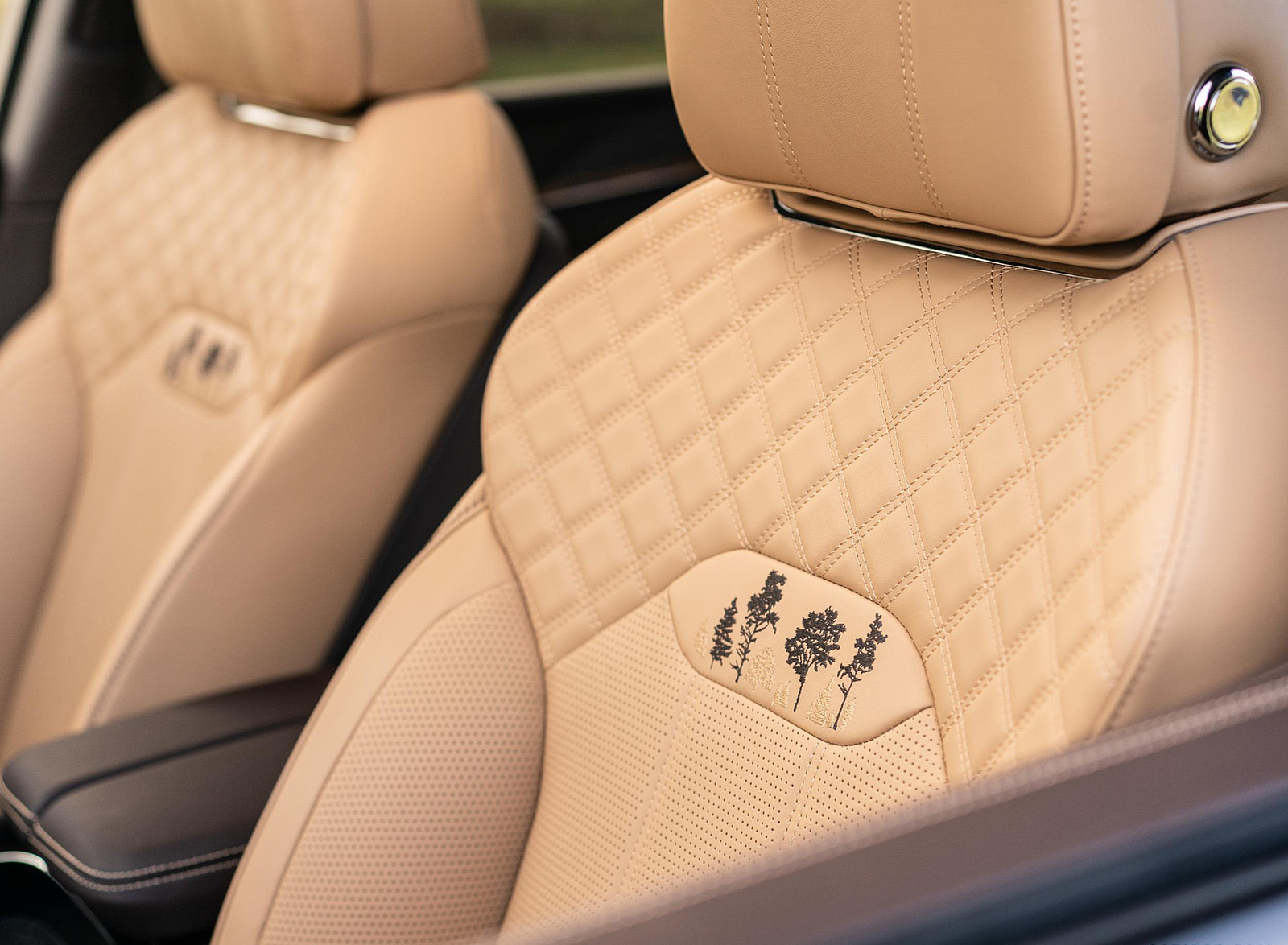 2022 Bentley Bentayga Outdoor Pursuits Interior Seats Wallpapers (9)