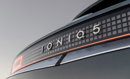 2022 Hyundai Ioniq 5 (US-Spec) Badge Wallpapers  450x275 (19)