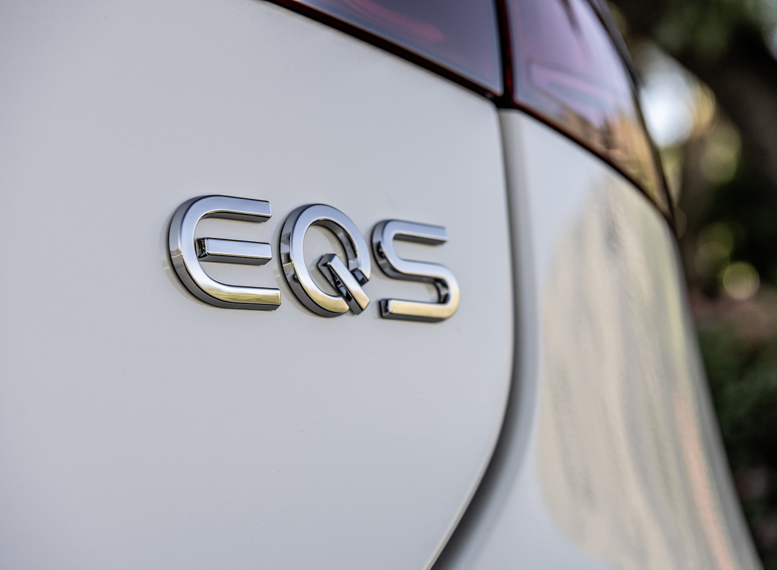 2022 Mercedes-AMG EQS 53 4MATIC+ (Color: Diamond White Bright) Badge Wallpapers #70 of 76