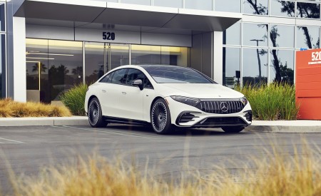 2022 Mercedes-AMG EQS 53 4MATIC+ (Color: Diamond White Bright) Front Three-Quarter Wallpapers 450x275 (59)