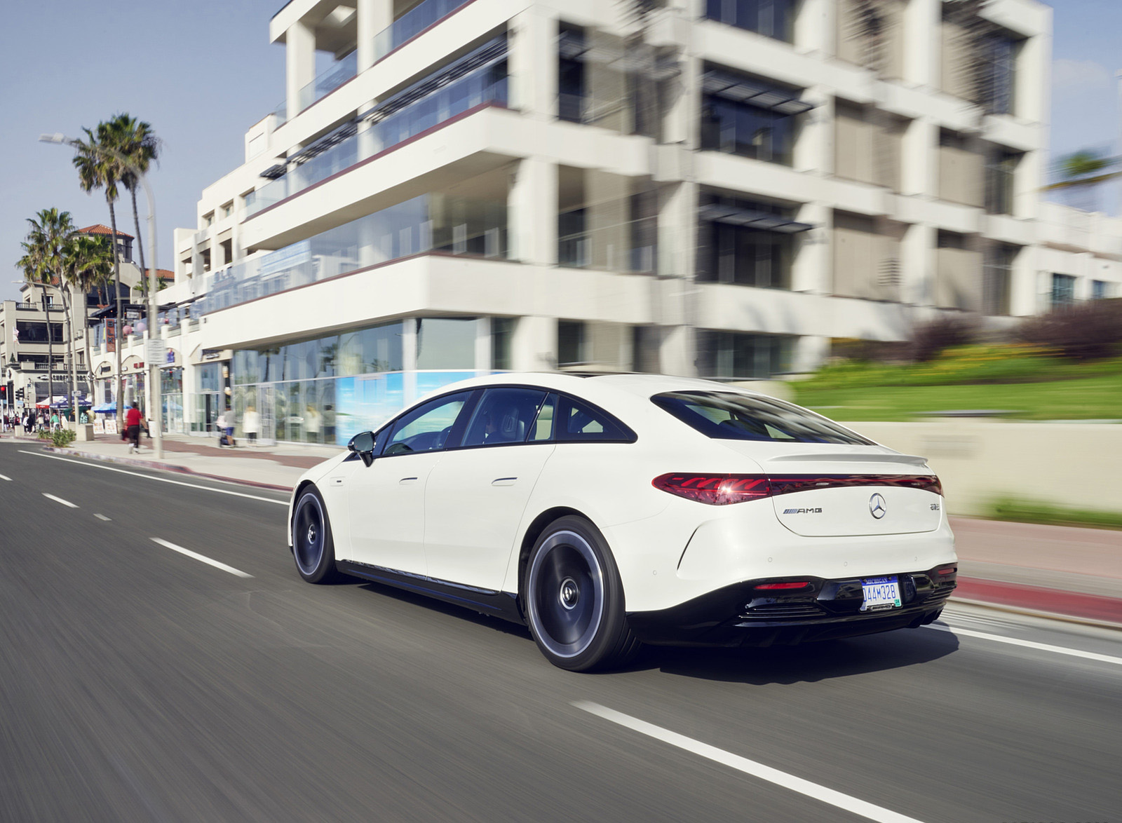 2022 Mercedes-AMG EQS 53 4MATIC+ (Color: Diamond White Bright) Rear Three-Quarter Wallpapers #54 of 76