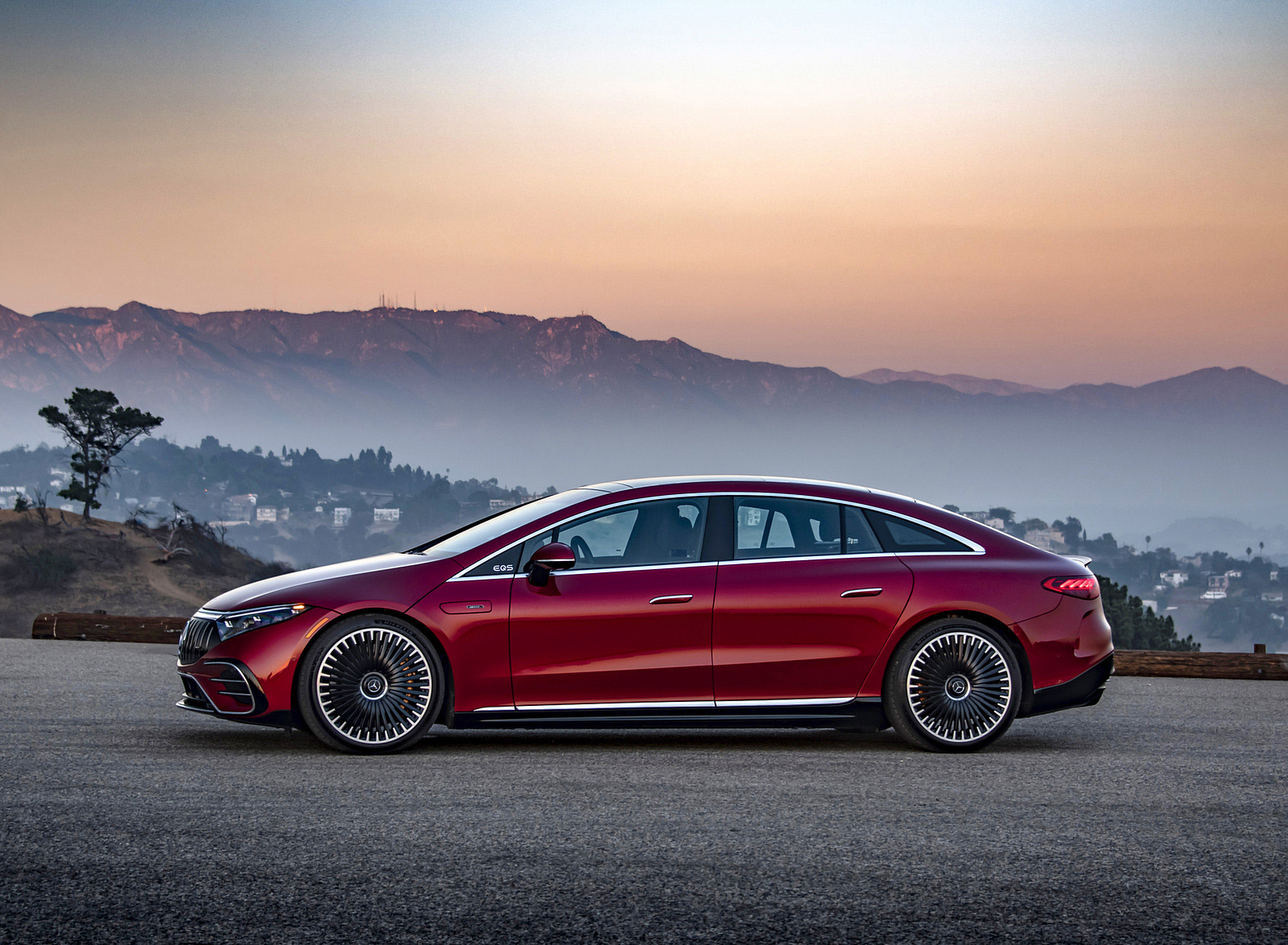 2022 Mercedes-AMG EQS 53 4MATIC+ (Color: Hyazinth Red Metallic) Side Wallpapers #35 of 76