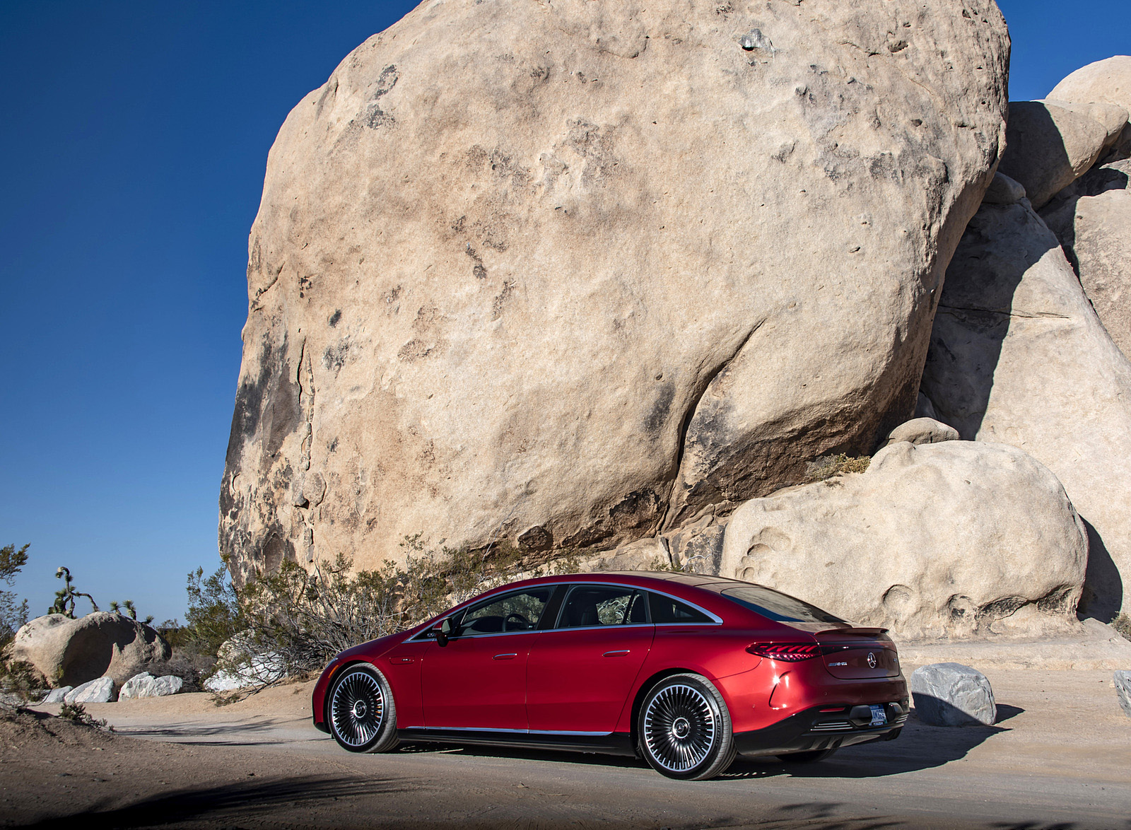 2022 Mercedes-AMG EQS 53 4MATIC+ (Color: Hyazinth Red Metallic) Side Wallpapers #32 of 76