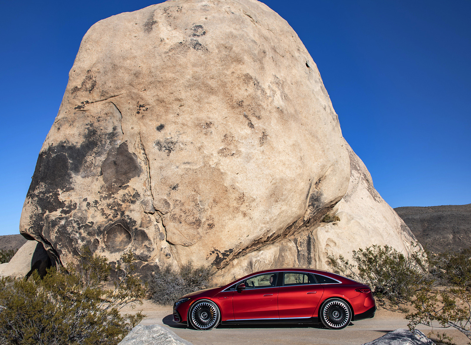 2022 Mercedes-AMG EQS 53 4MATIC+ (Color: Hyazinth Red Metallic) Side Wallpapers #31 of 76