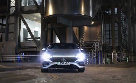 2022 Mercedes-Benz EQS 450+ AMG Line (UK-Spec) Front Wallpapers 450x275 (19)