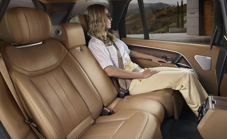 2022 Land Rover Range Rover LWB Interior Rear Seats Wallpapers 450x275 (83)