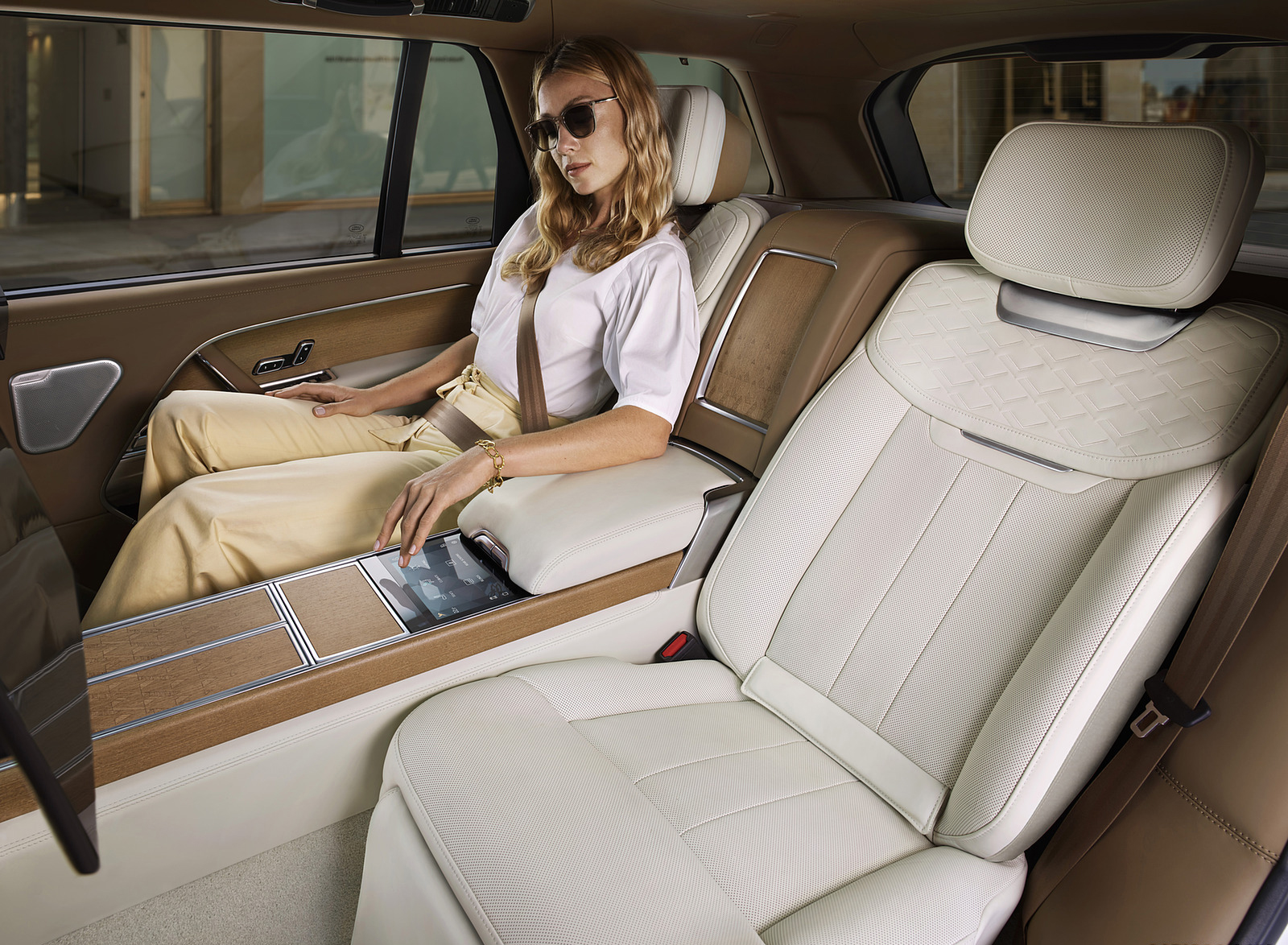 2022 Land Rover Range Rover SV Serenity Interior Rear Seats Wallpapers #96 of 97