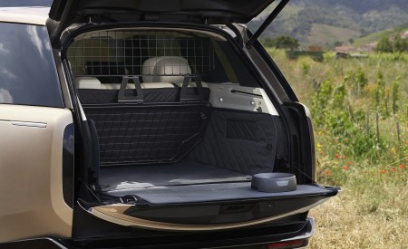 2022 Land Rover Range Rover Trunk Wallpapers 450x275 (72)