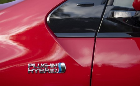 2022 Toyota Prius Prime Badge Wallpapers 450x275 (13)