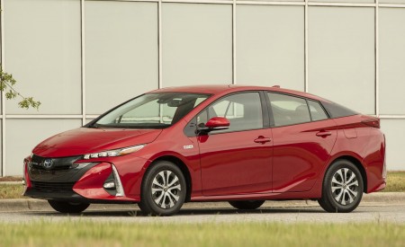 2022 Toyota Prius Prime Front Three-Quarter Wallpapers 450x275 (4)