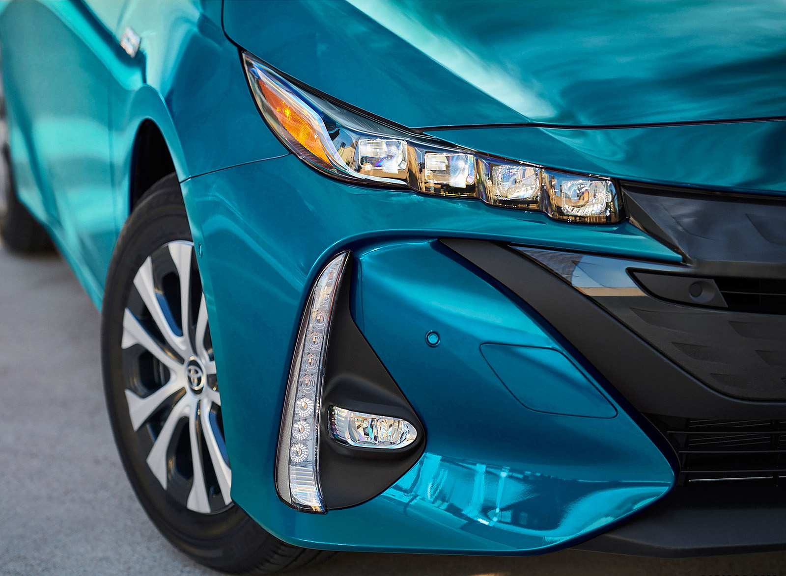 2022 Toyota Prius Prime Headlight Wallpapers #38 of 40