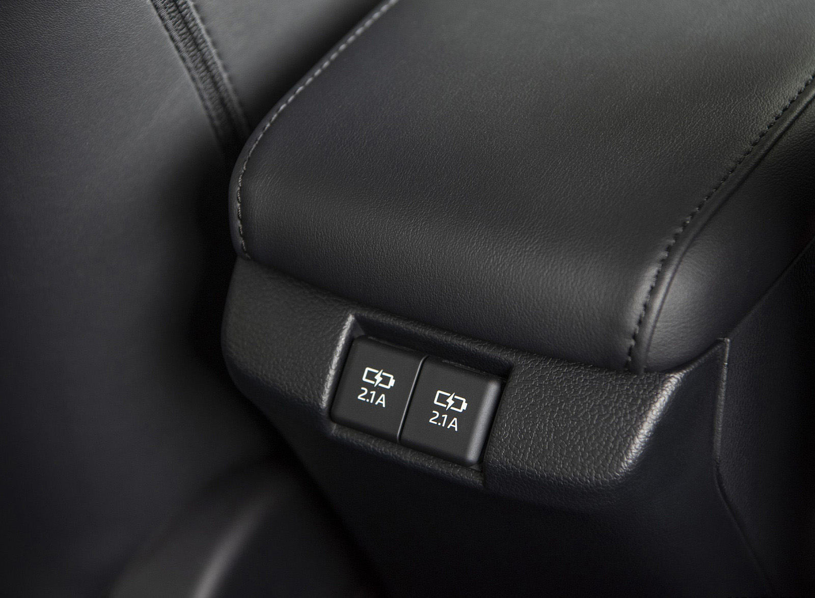 2022 Toyota Prius Prime Interior Detail Wallpapers #31 of 40