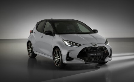 2022 Toyota Yaris GR SPORT Front Three-Quarter Wallpapers 450x275 (1)